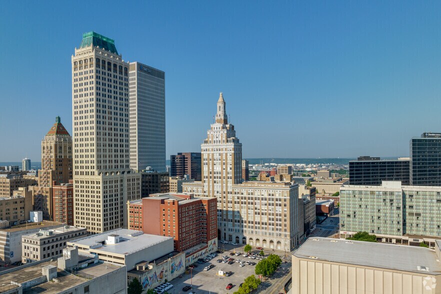 More Photos Of 320 S Boston Ave, Tulsa Office For Sale