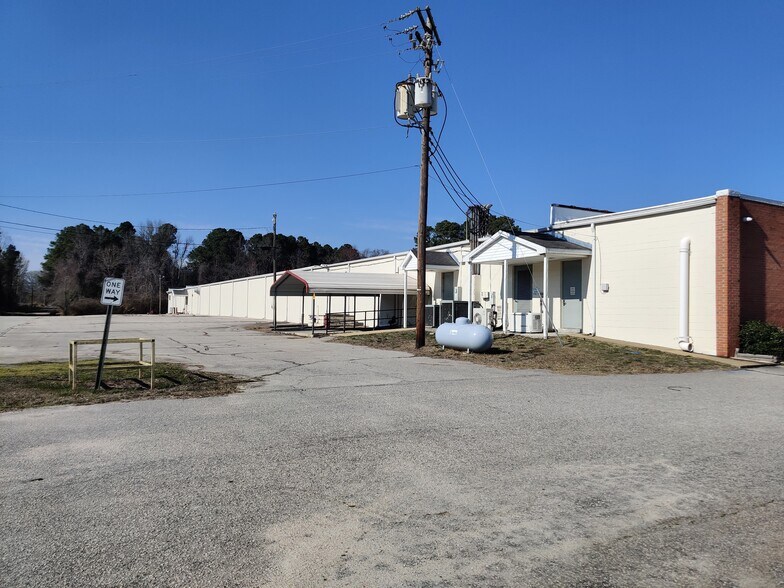 More Photos Of 120 S Church Ave, Garland Manufacturing For Lease