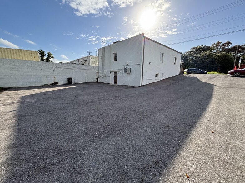 More Photos Of 2070 N Palafox St, Pensacola Movie Radio TVStudio For Lease