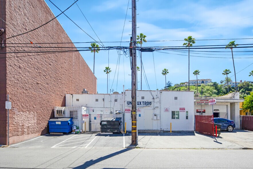 More Photos Of 12415 Ventura Blvd, Studio City Restaurant For Sale