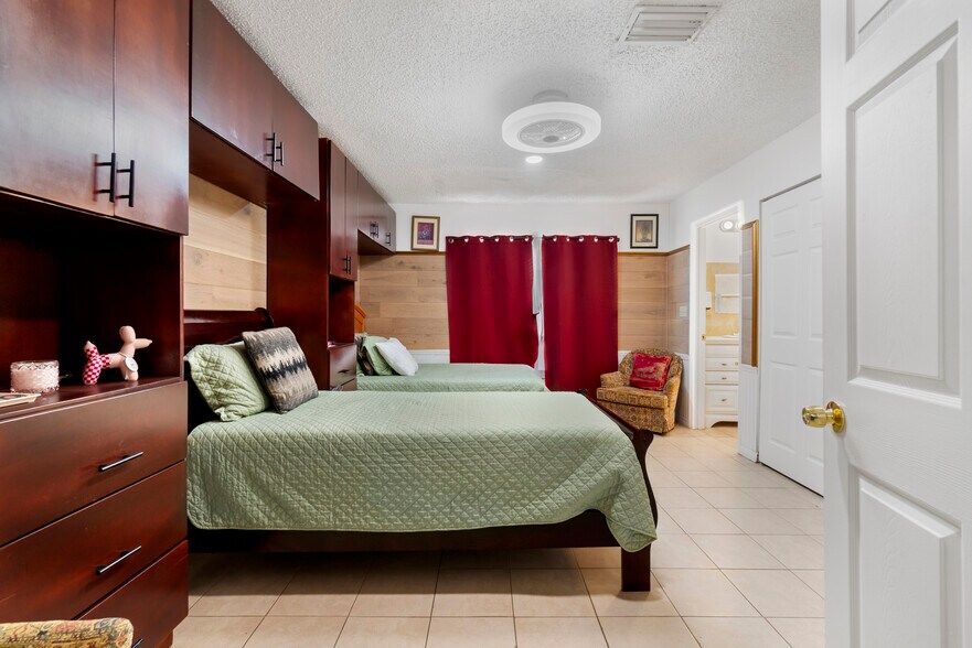 More Photos Of 613 Forest Hills Dr, Brandon Assisted Living For Lease
