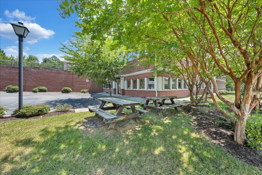 More Photos Of 2408 Electric Rd, Roanoke Medical For Lease