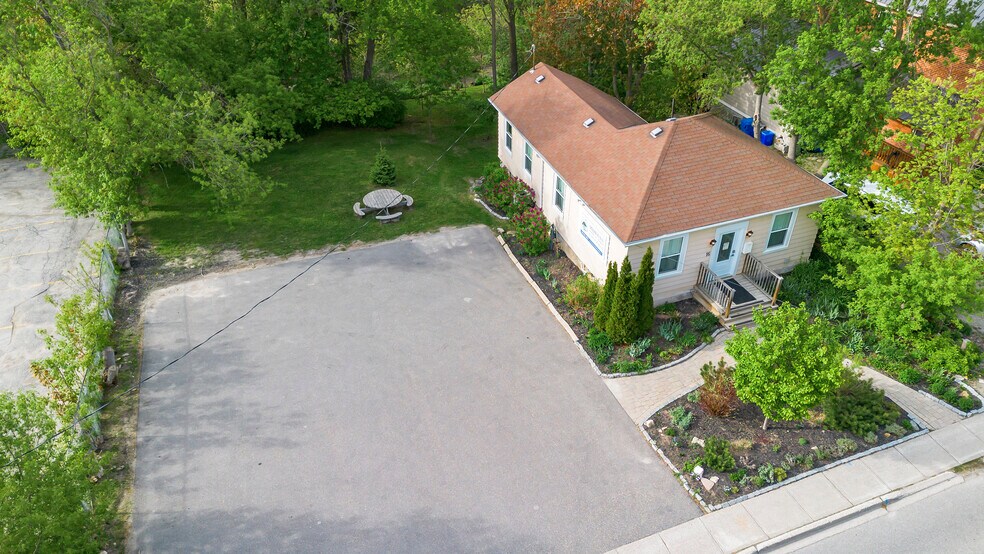 Primary Photo Of 16 Church St, Orangeville Flex For Sale