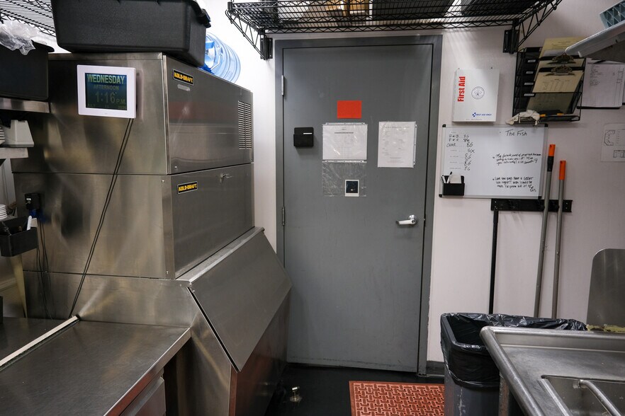 More Photos Of 220 E Coffee St, Greenville Office Residential For Lease