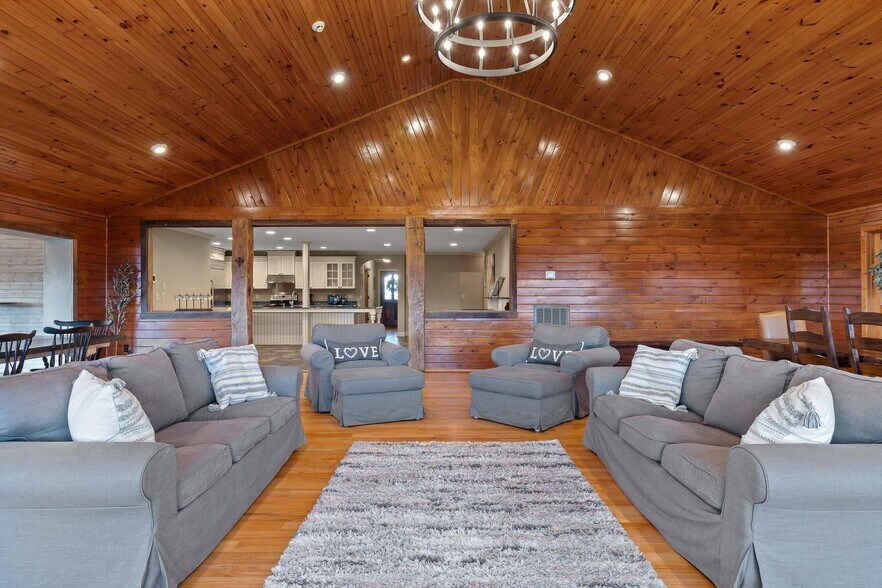 More Photos Of 1020 Thomas Rd, Benton Multifamily For Sale