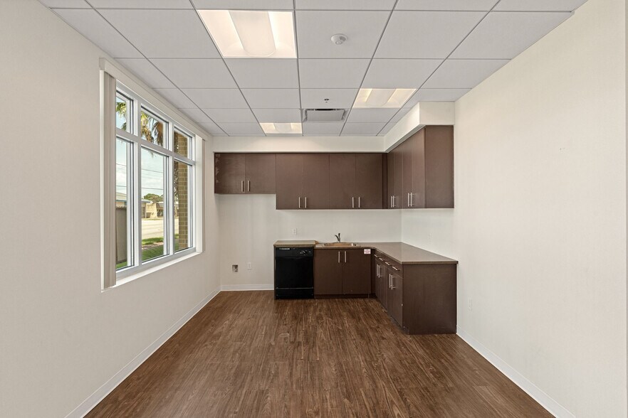 More Photos Of 45 Eglin Pky, Fort Walton Beach Medical For Lease