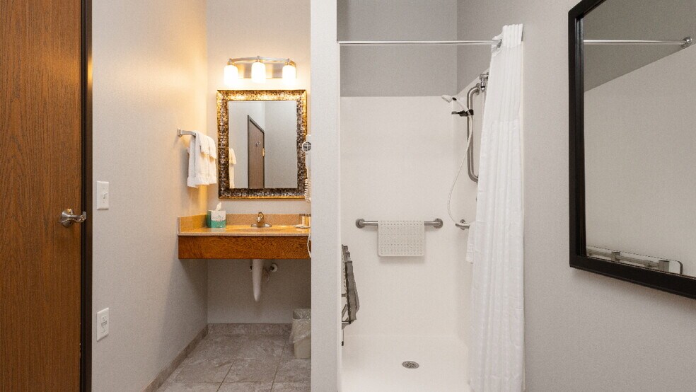 More Photos Of 102 Glenhaven Dr, Battle Lake Hospitality For Sale