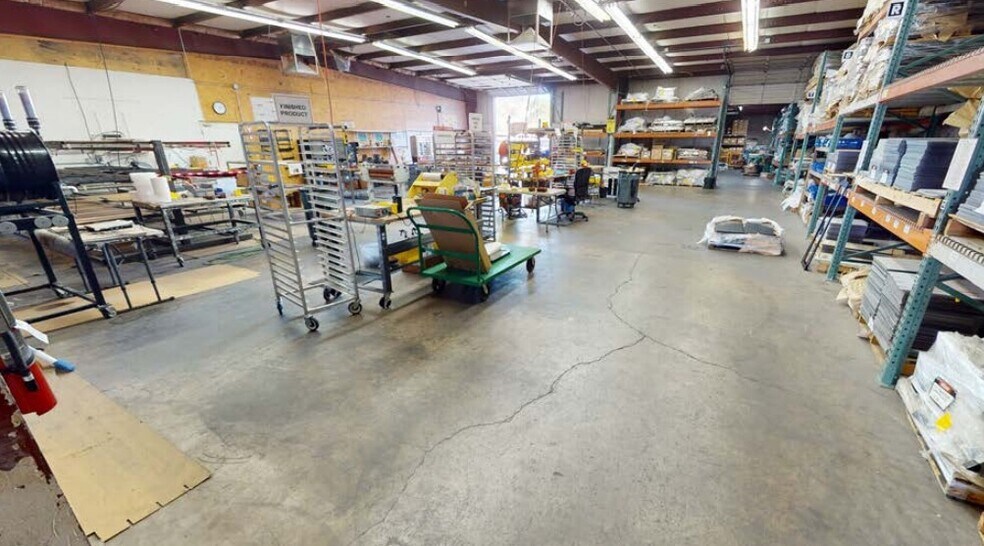 More Photos Of 2115 W Mountain View Rd, Phoenix Manufacturing For Lease