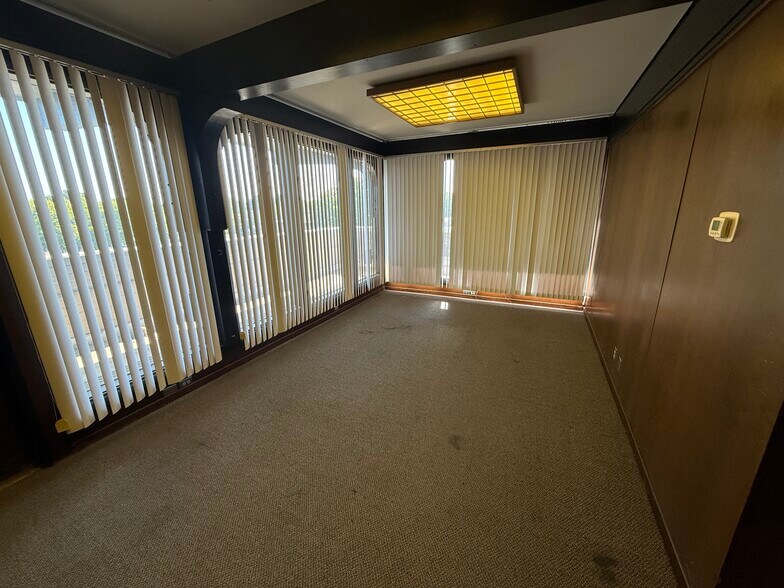 More Photos Of 5660 Freeport Blvd, Sacramento Office For Sale