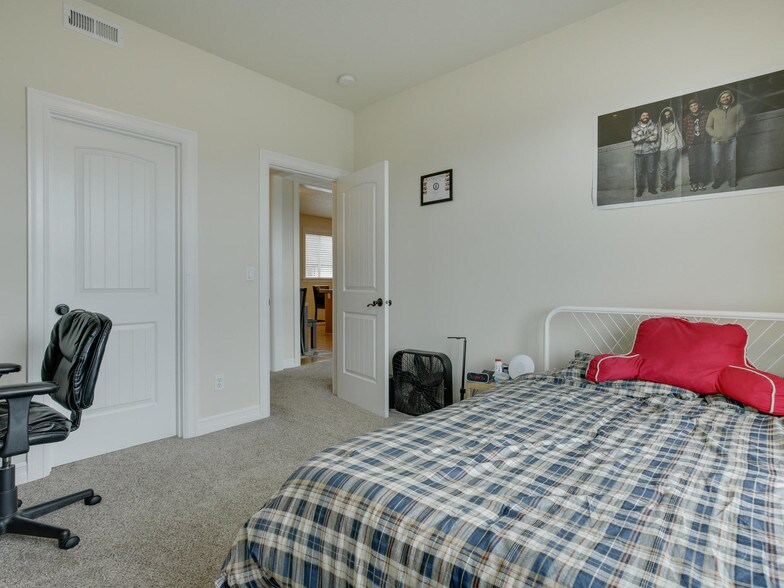 More Photos Of 1647 NE Market Dr, Fairview Apartments For Sale