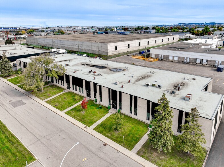 More Photos Of 703-729 Av Meloche, Dorval Warehouse For Lease