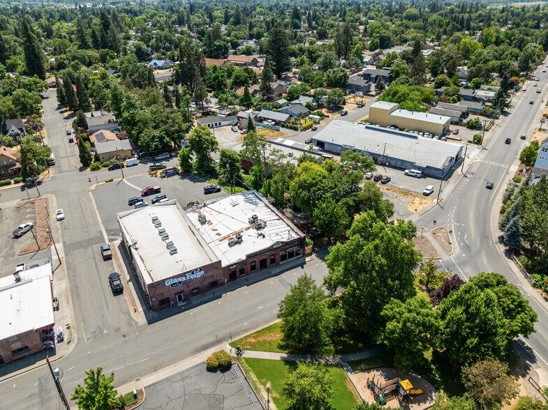 More Photos Of 509 SW G St, Grants Pass Restaurant For Sale