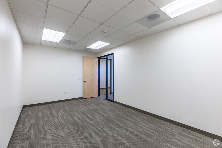 More Photos Of 5675 Ruffin Rd, San Diego Office For Lease
