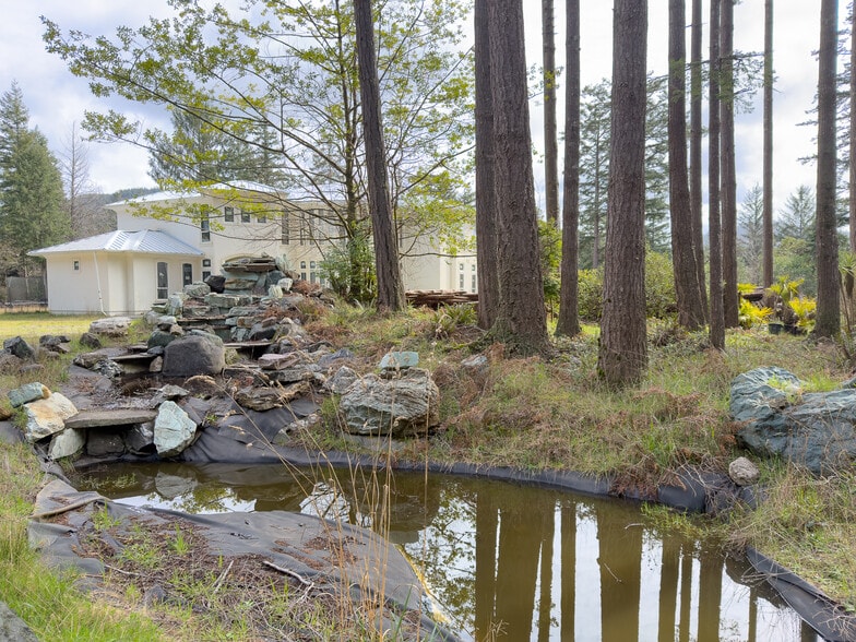 More Photos Of 46914 US-101, Bandon General Retail For Sale