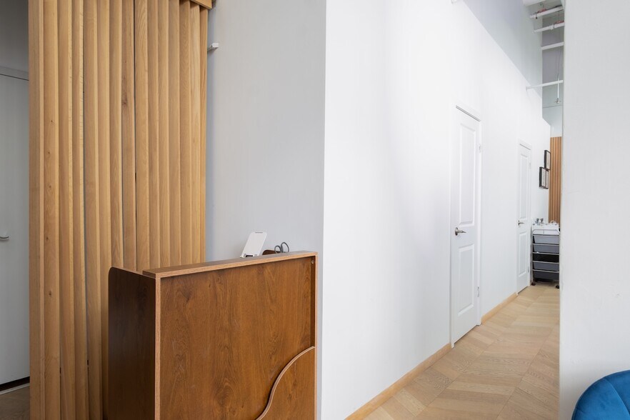 More Photos Of 98 Church st, Toronto General Retail For Sale