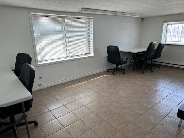 More Photos Of 6798 Pl. Pascal-Gagnon, Montréal Unknown For Lease