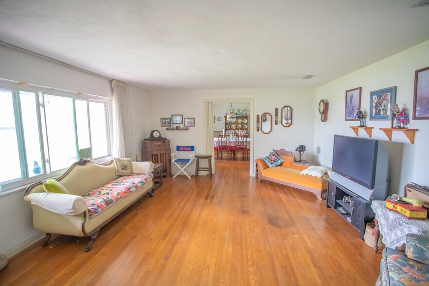 More Photos Of 6004 Se Us Highway 301, Hawthorne Specialty For Sale