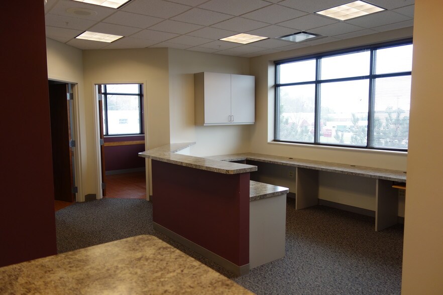 2001 N Gary Ave, Wheaton, IL 60187 Medical Office For Lease