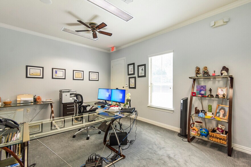 More Photos Of 7633 Bellaire Dr S, Fort Worth Medical For Sale