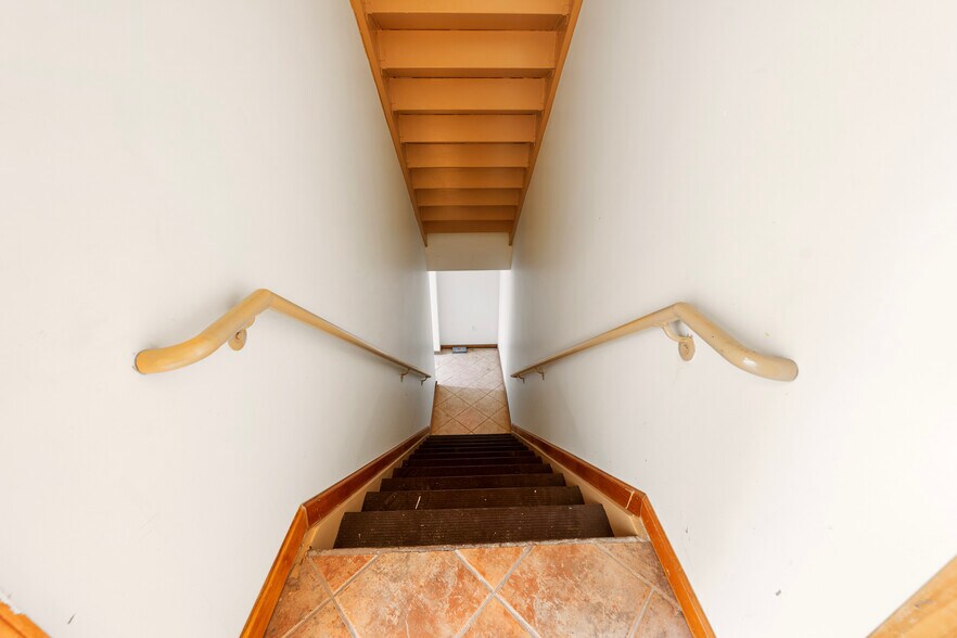 More Photos Of 910 SUMMIT Ave, Union City Office Residential For Sale