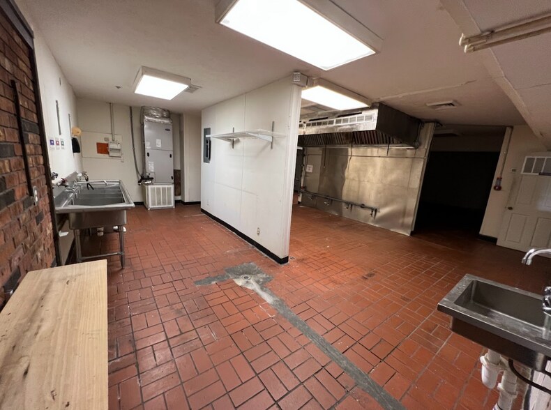 More Photos Of 3644 Victory Dr, Columbus Restaurant For Lease