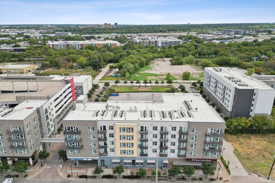 More Photos Of 340 Singleton Blvd, Dallas Restaurant For Lease