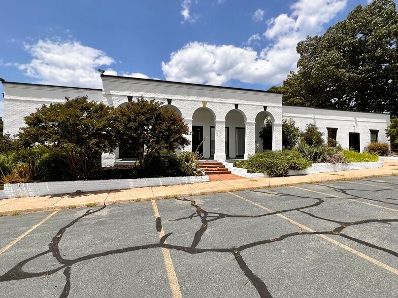 More Photos Of 490 Westfield Rd, Charlottesville Storefront Retail Office For Sale