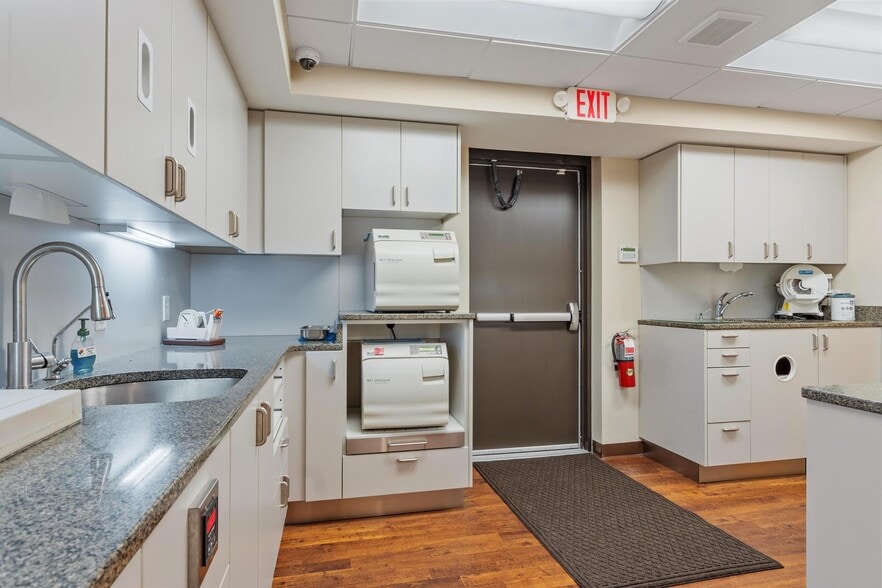 More Photos Of 200 Lincoln St, Worcester Medical For Sale