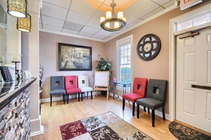 More Photos Of 130 Vann St, Marietta Office For Sale