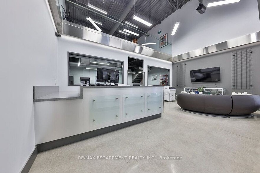 More Photos Of 1225 Queensway E, Mississauga Industrial For Sale