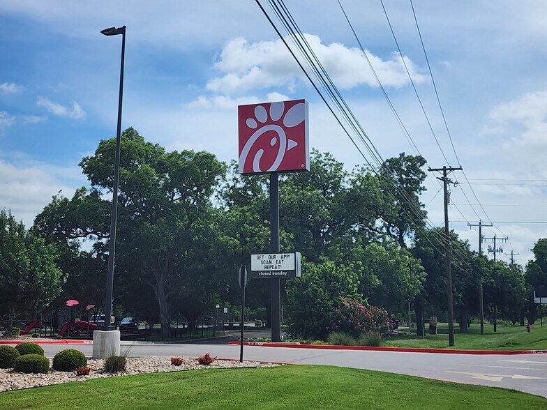 More Photos Of 500 E Commerce St, Brownwood Fast Food For Sale