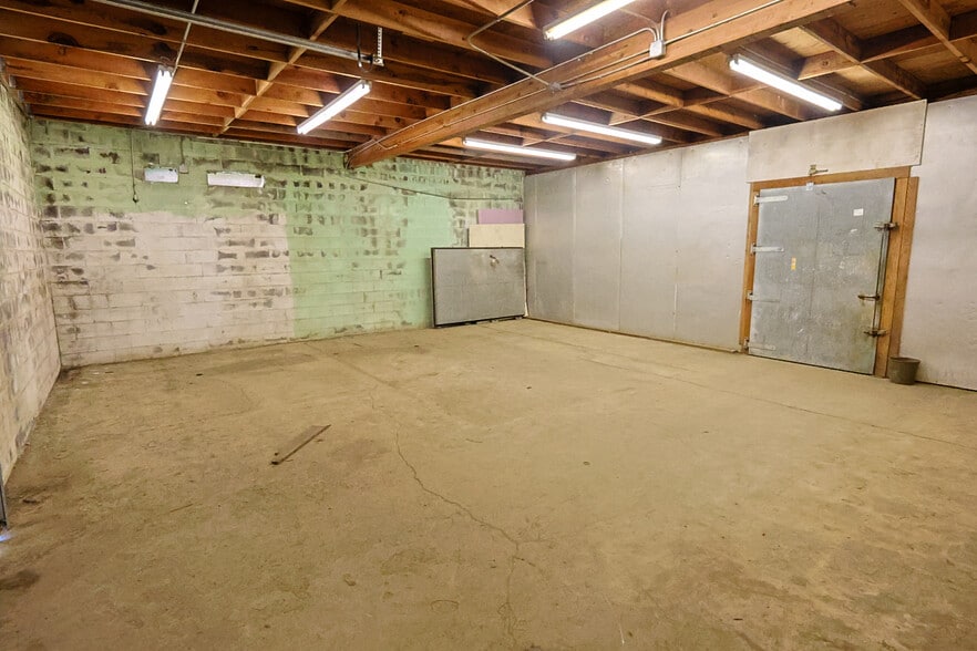 More Photos Of 665 Hemlock Ave, Coos Bay Refrigeration Cold Storage For Lease