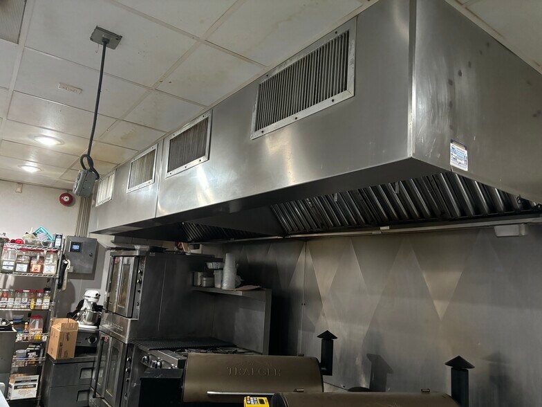 More Photos Of 523 York Rd, Towson General Retail For Sale