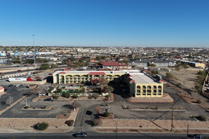More Photos Of 900 N Yarbrough Dr, El Paso Hotel For Sale