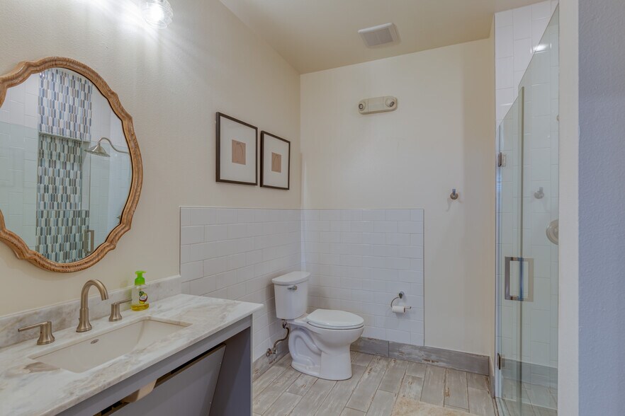 More Photos Of 210 E Church St, Weatherford Office Residential For Lease