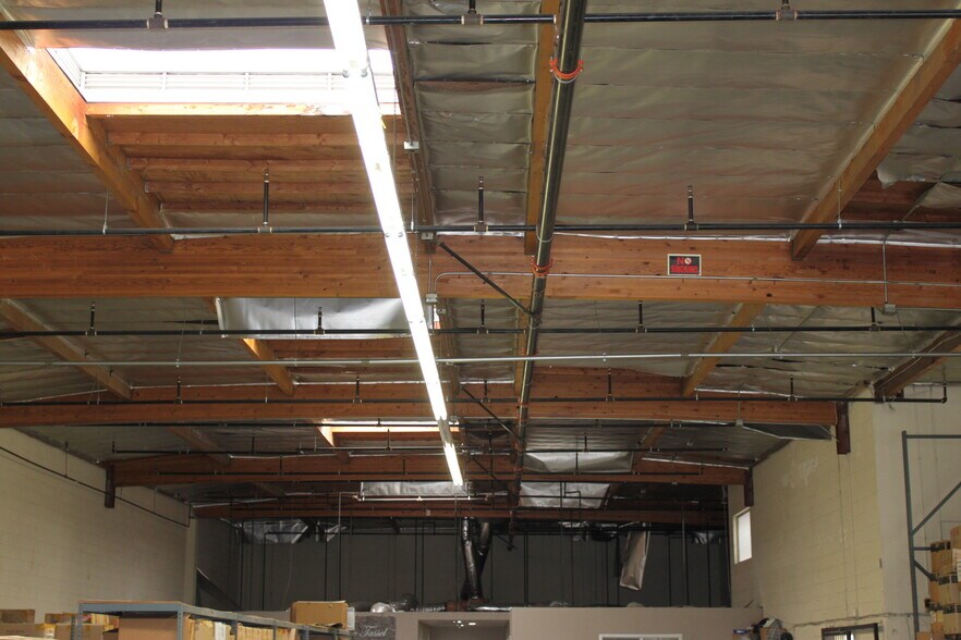 More Photos Of 3131 S Broadway, Los Angeles Manufacturing For Lease