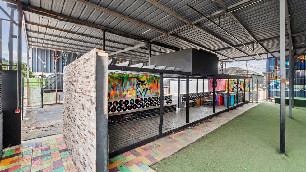 More Photos Of 407 17th st, McAllen Sports And Entertainment For Sale