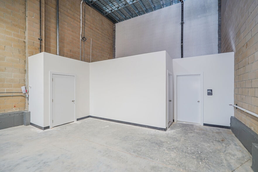 More Photos Of 155 Fillmore St, Staten Island Warehouse For Lease