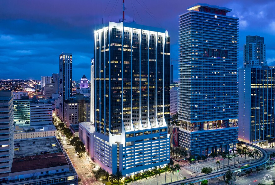 More Photos Of 2 S Biscayne Blvd, Miami Office Residential For Lease