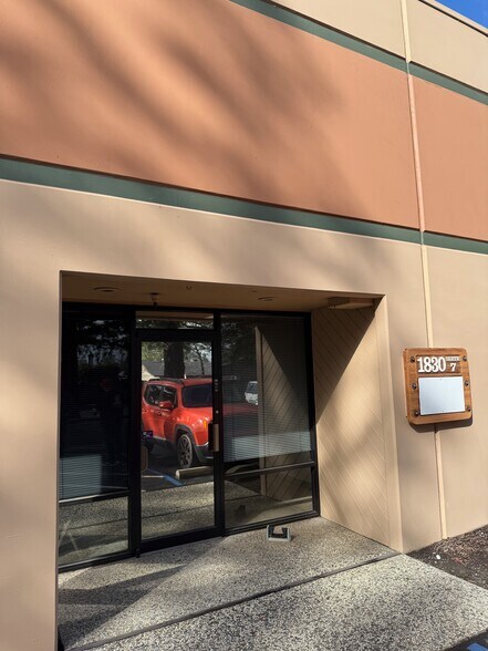 More Photos Of 1830 Vernon Street, Roseville Warehouse For Sale