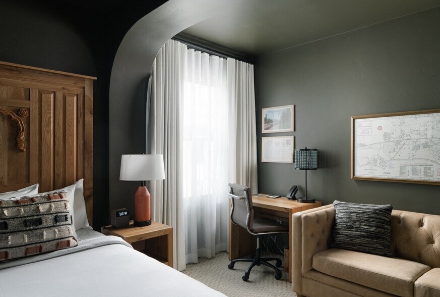 More Photos Of 527-537 State St, Santa Barbara Hotel For Lease