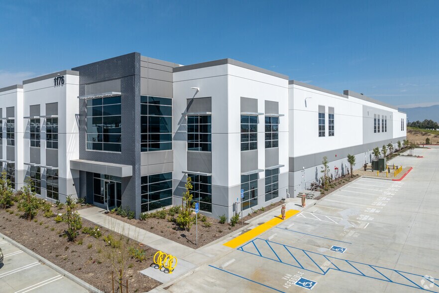 More Photos Of 12340 Agua Mansa Rd, Jurupa Valley Distribution For Lease