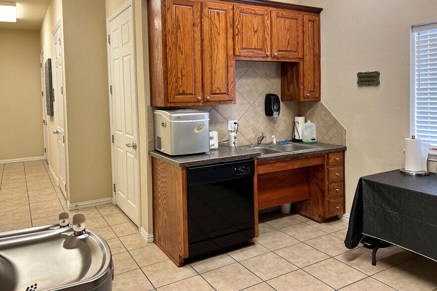 More Photos Of 3918 Telephone Rd, Lake Worth Medical For Lease