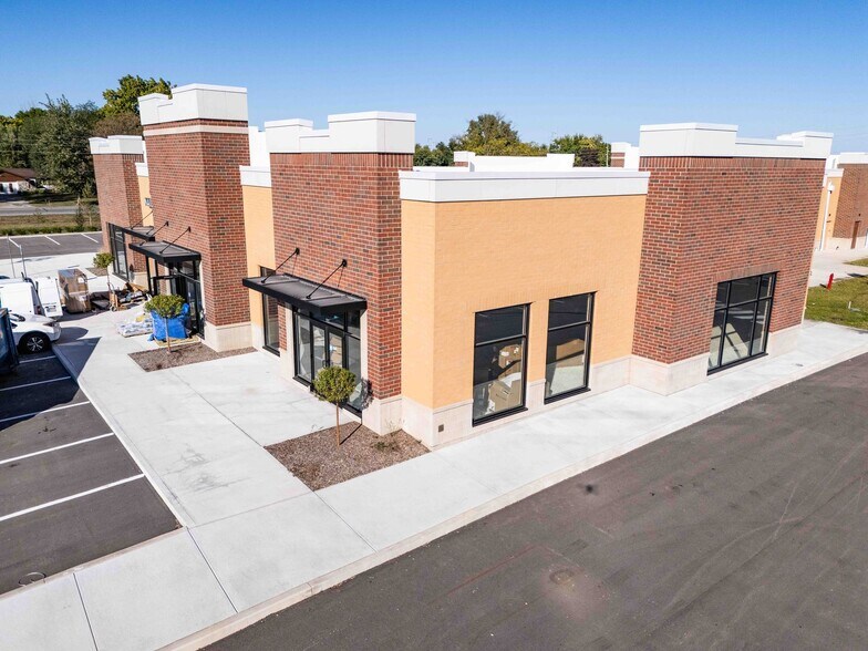 More Photos Of 17576 Alba Ln, Westfield Storefront For Lease