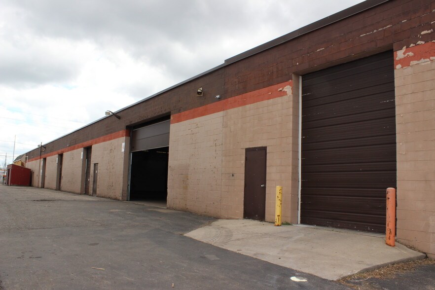 More Photos Of 1325 E Jolly Rd, Lansing Warehouse For Sale