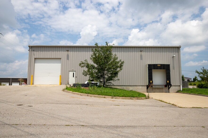 More Photos Of 311 Corporate Dr, Shelbyville Warehouse For Sale
