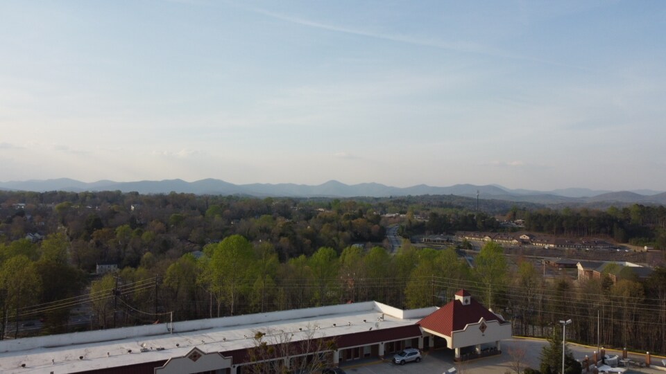More Photos Of 20 Mountain Dr, Dahlonega Hotel For Sale