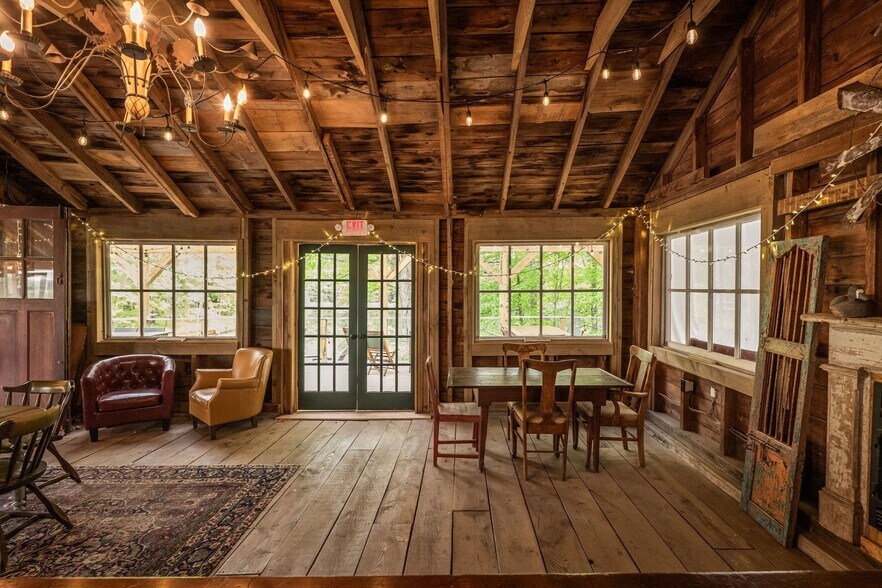 More Photos Of 102 Main St, Jefferson Hotel For Sale