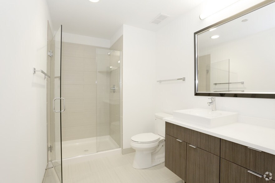 More Photos Of 558 W Webster Ave, Chicago Apartments For Lease