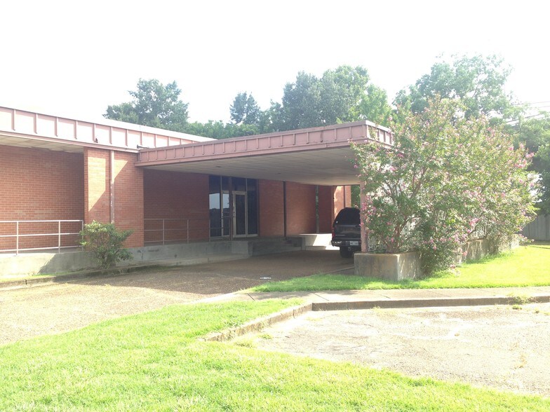 More Photos Of 755 Stonewall St, Jackson Flex For Sale